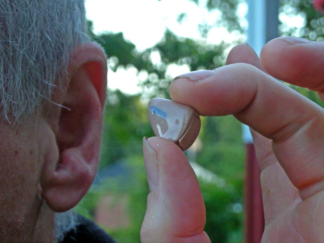 A hearing aid device